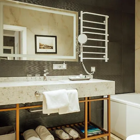 Alice Place Hotel Odessa
