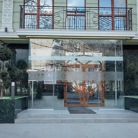 מלון Alice Place